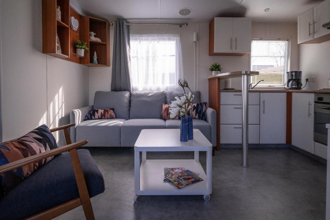 Knus En Modern Ingericht Chalet Met Gratis Wifi Villa Tzummarum Exteriör bild