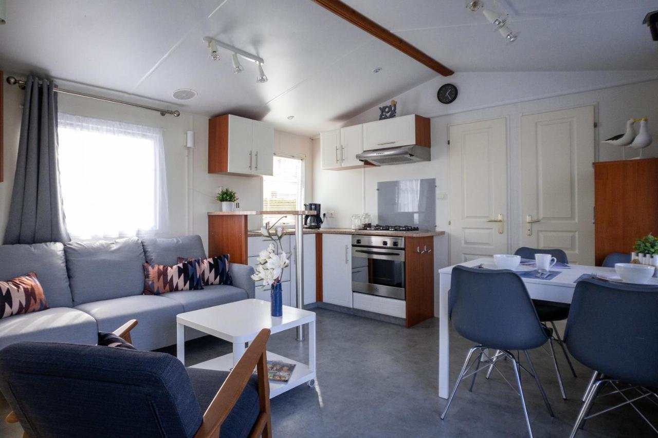 Knus En Modern Ingericht Chalet Met Gratis Wifi Villa Tzummarum Exteriör bild