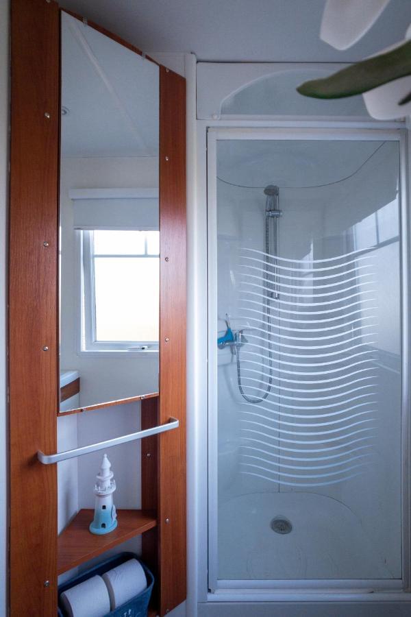 Knus En Modern Ingericht Chalet Met Gratis Wifi Villa Tzummarum Exteriör bild